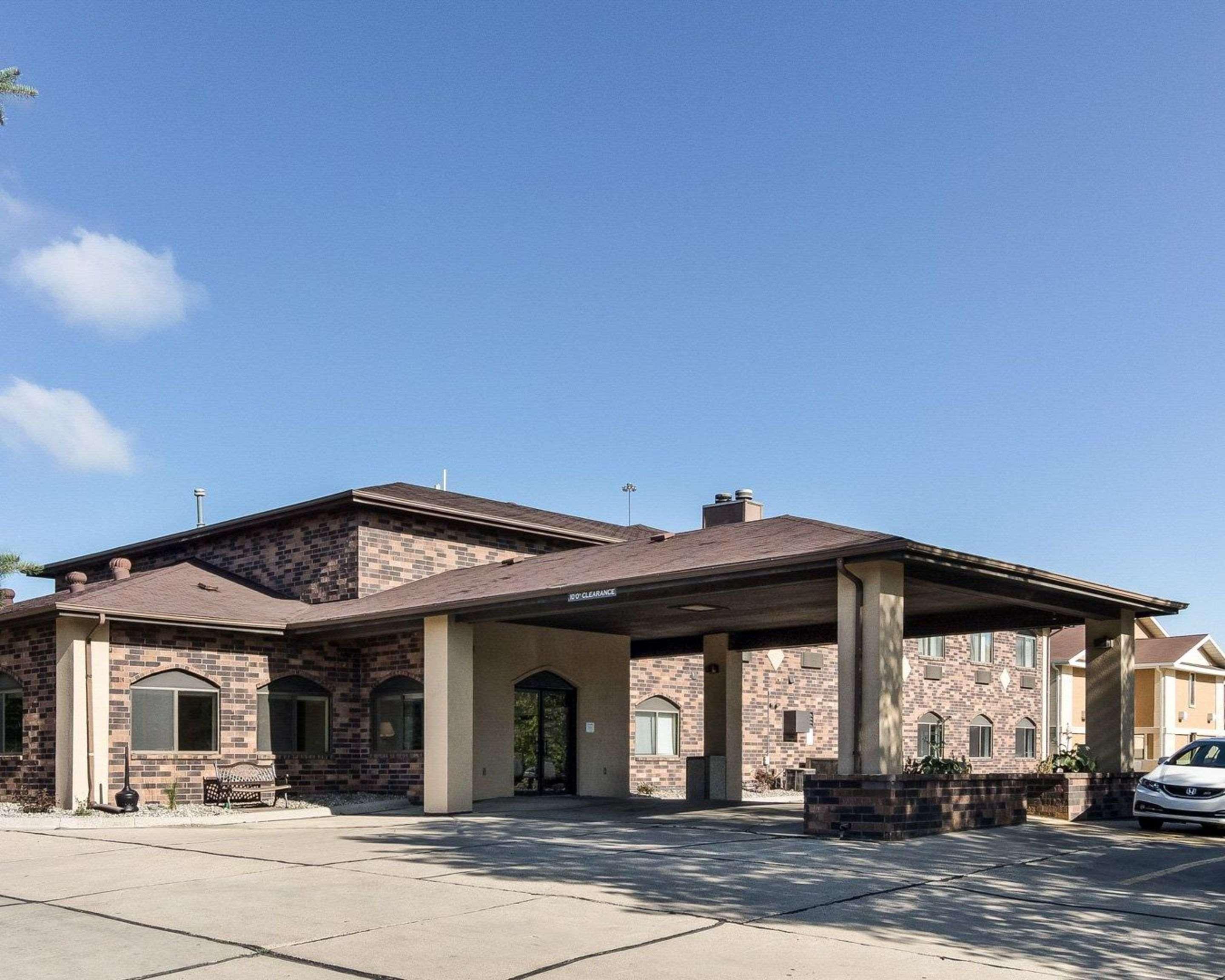 פארגו Quality Suites Near West Acres מראה חיצוני תמונה
