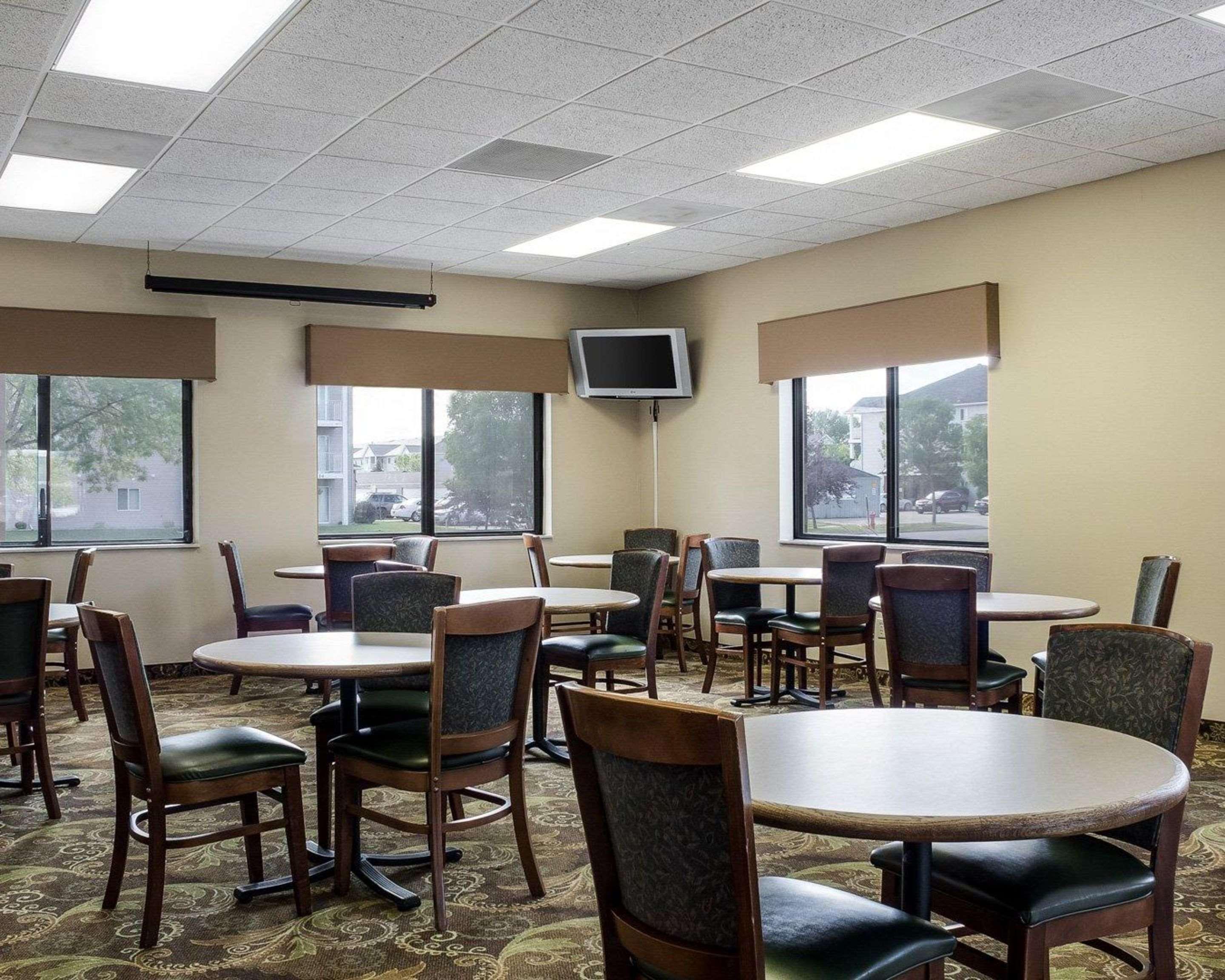 פארגו Quality Suites Near West Acres מראה חיצוני תמונה