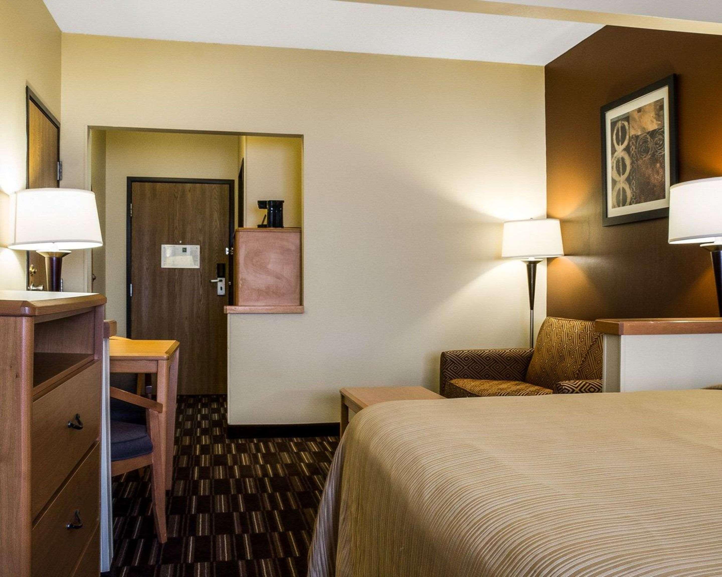 פארגו Quality Suites Near West Acres מראה חיצוני תמונה