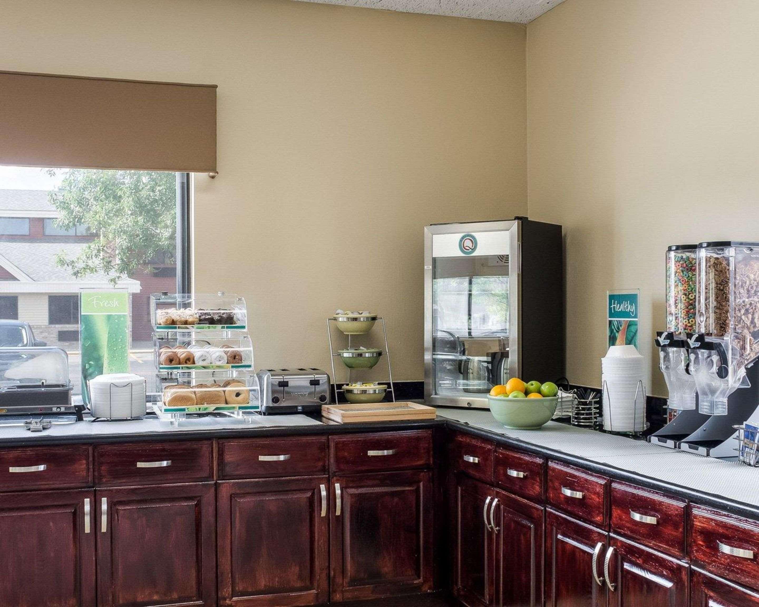 פארגו Quality Suites Near West Acres מראה חיצוני תמונה