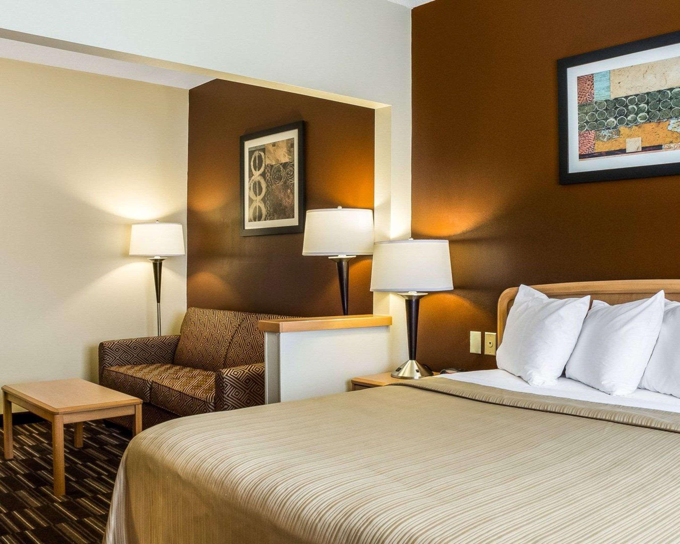 פארגו Quality Suites Near West Acres מראה חיצוני תמונה