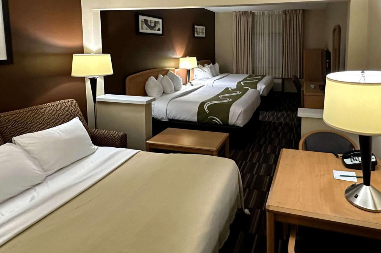 פארגו Quality Suites Near West Acres מראה חיצוני תמונה