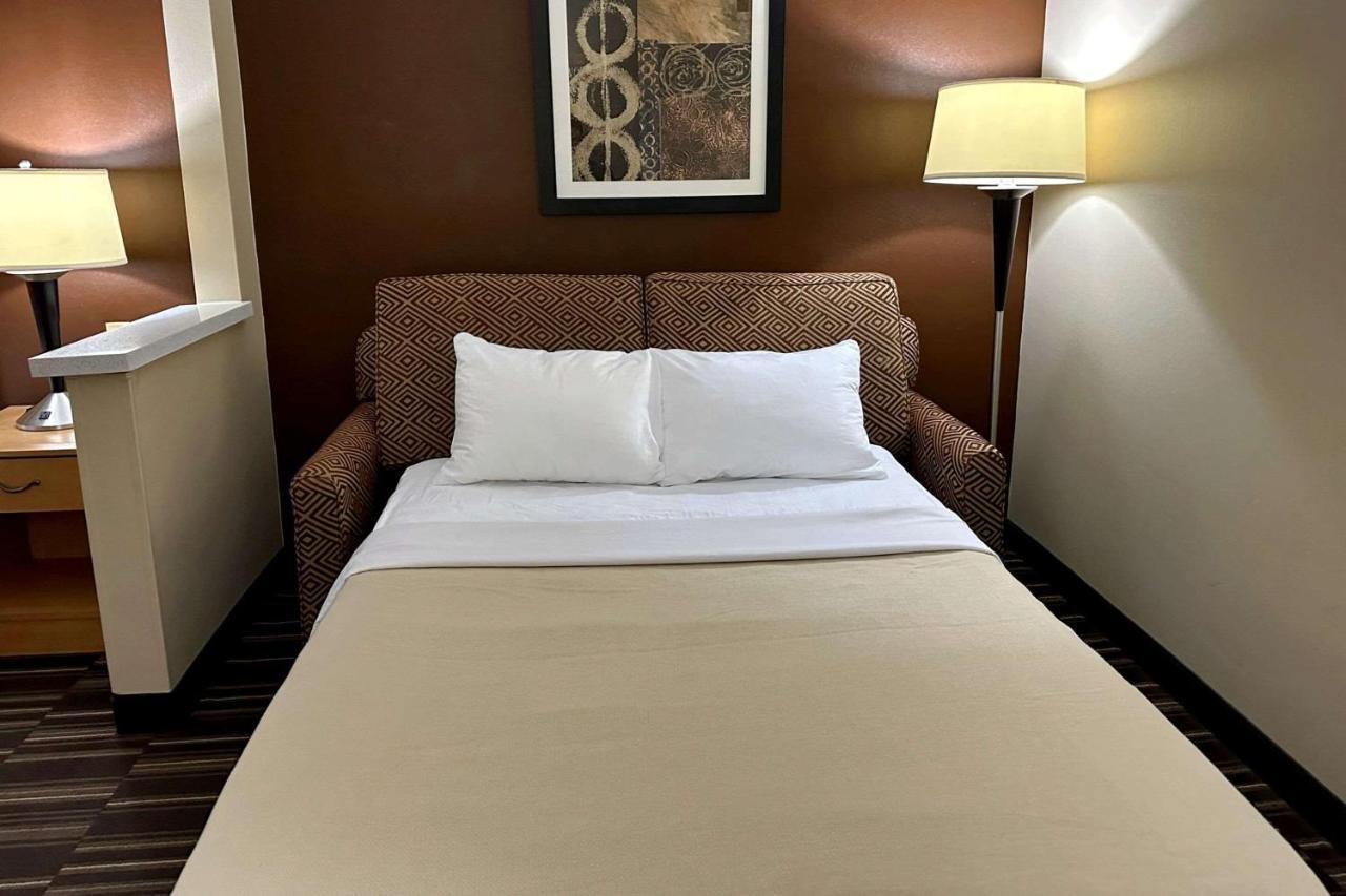 פארגו Quality Suites Near West Acres מראה חיצוני תמונה