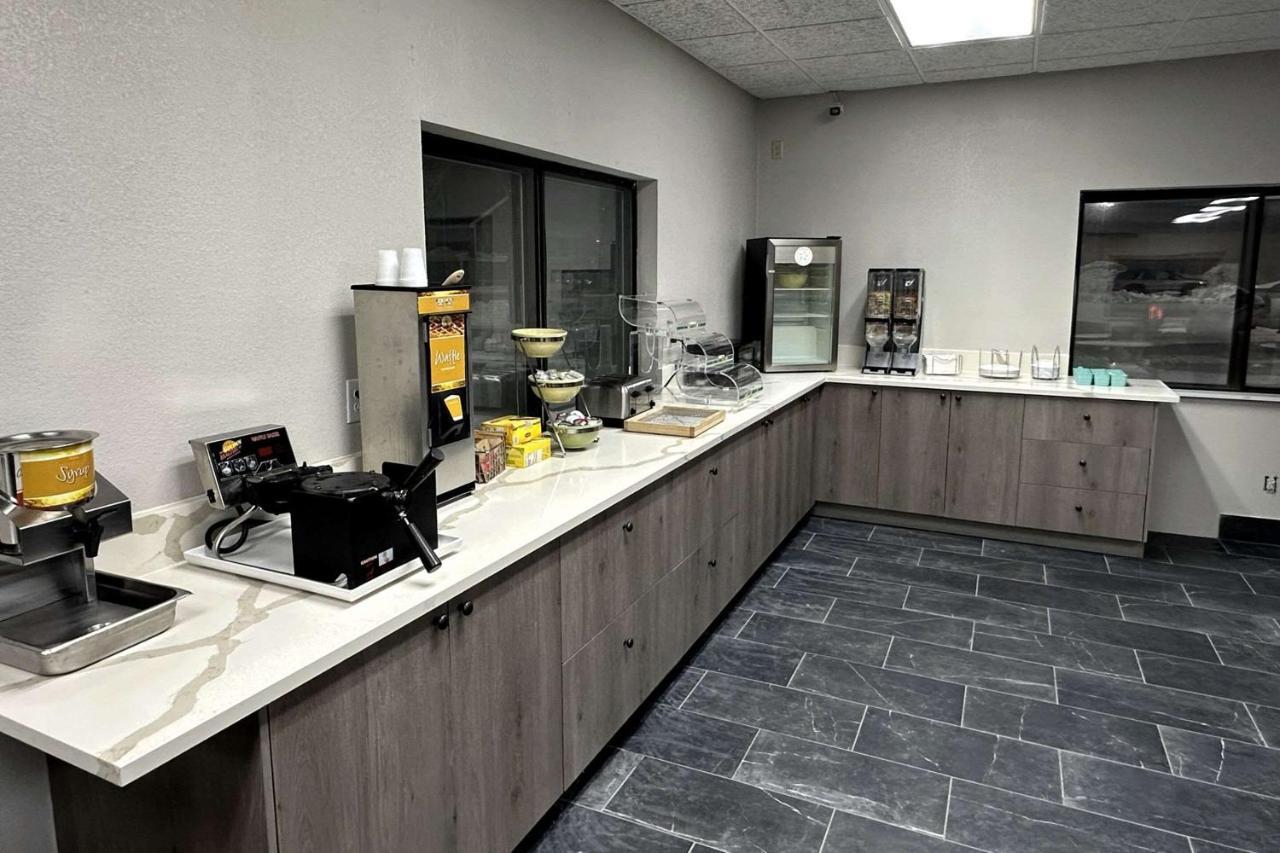 פארגו Quality Suites Near West Acres מראה חיצוני תמונה