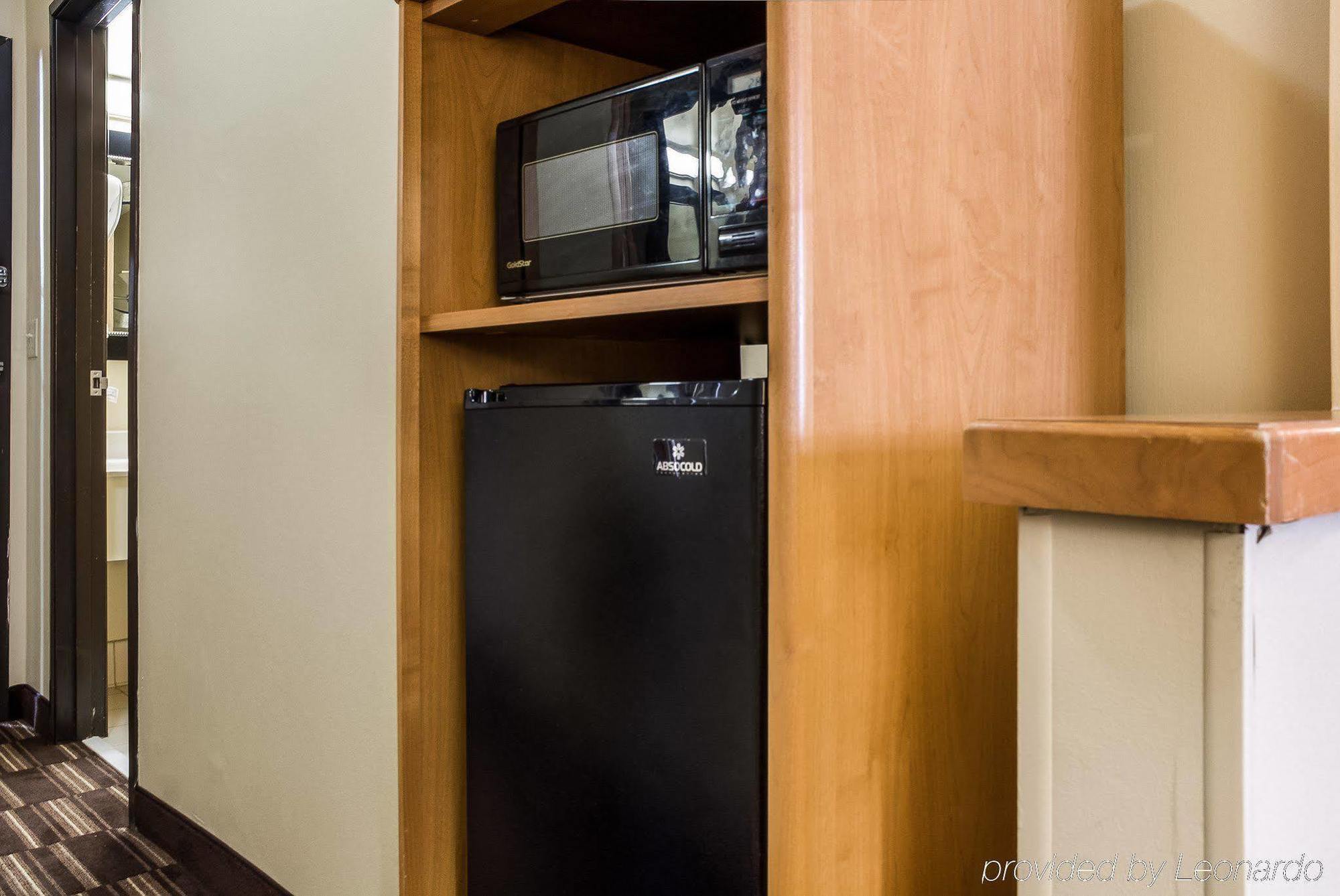פארגו Quality Suites Near West Acres מראה חיצוני תמונה