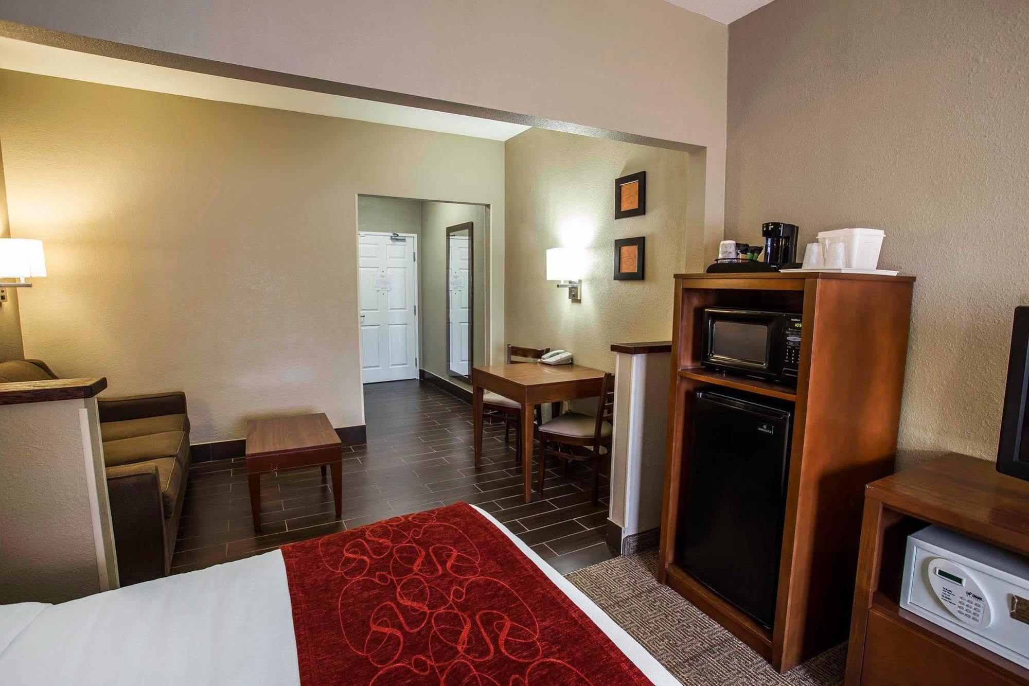 פארגו Quality Suites Near West Acres מראה חיצוני תמונה