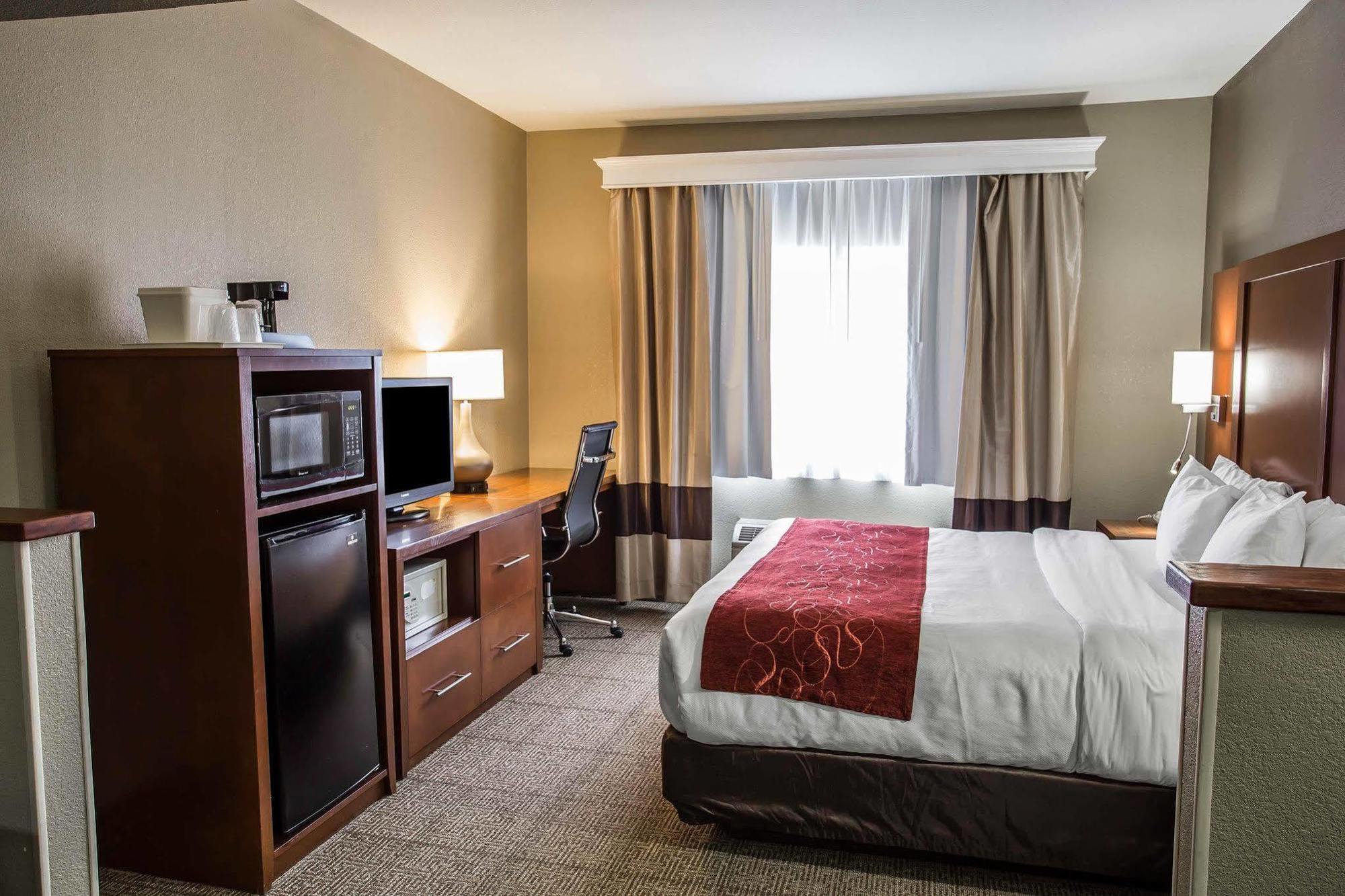 פארגו Quality Suites Near West Acres מראה חיצוני תמונה